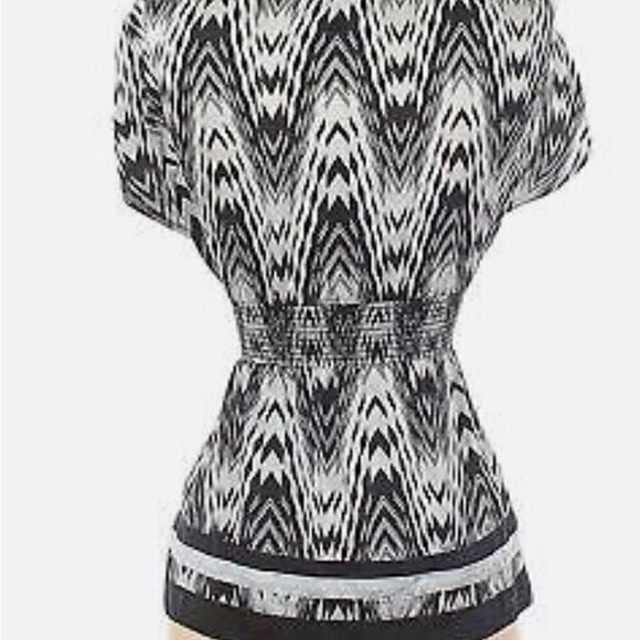 BEBE Kimono Black and White Silk Blouse/Black Silk Previously Owned Size: XS - Picture 2 of 5